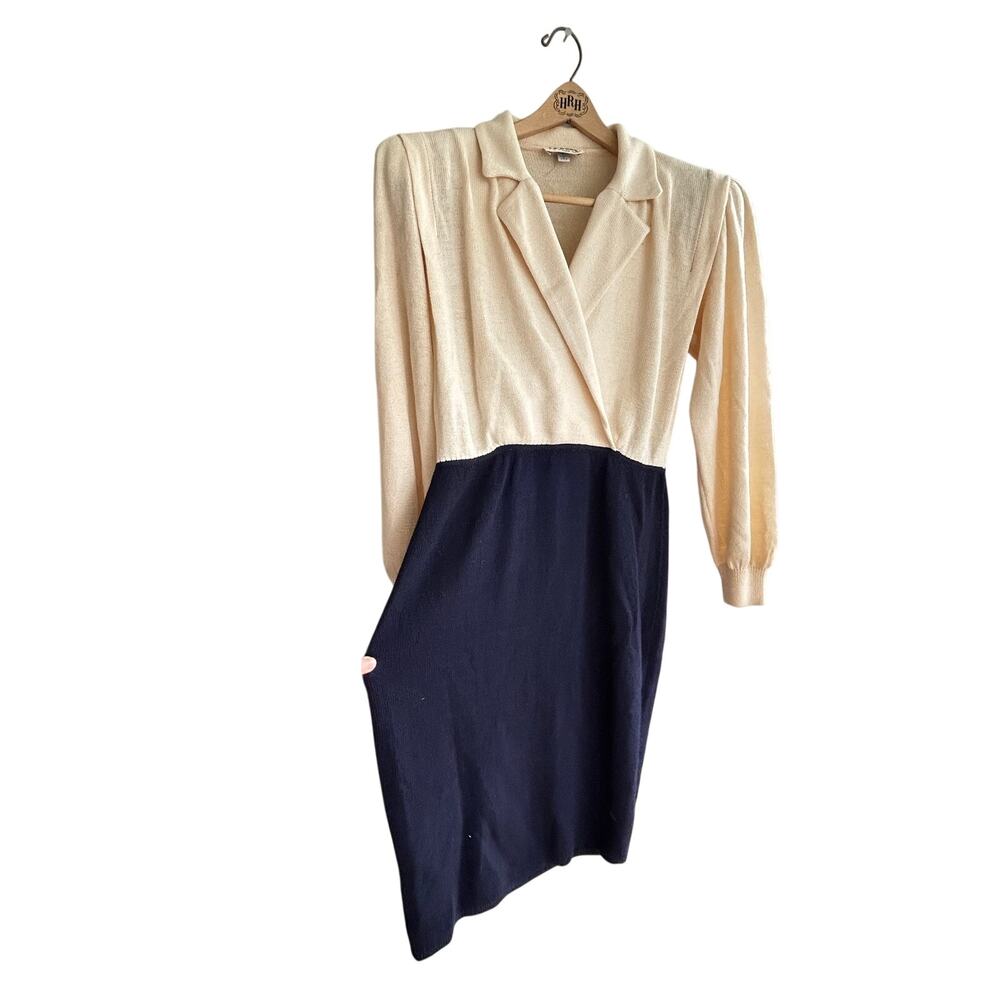 St. John by Marie Gray Size 8 Vintage Dress Cream and Navy V Neck with Collar
